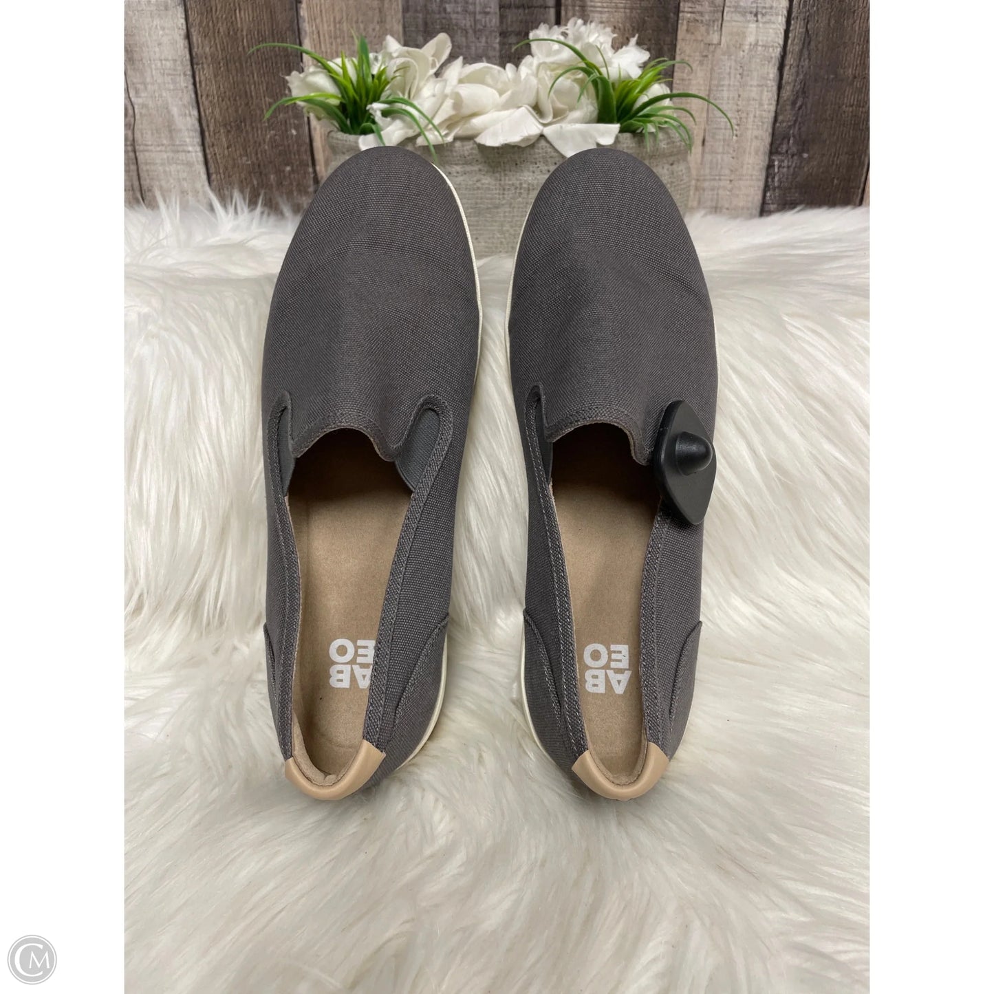 Shoes Flats By Abeo In Grey, Size: 9.5