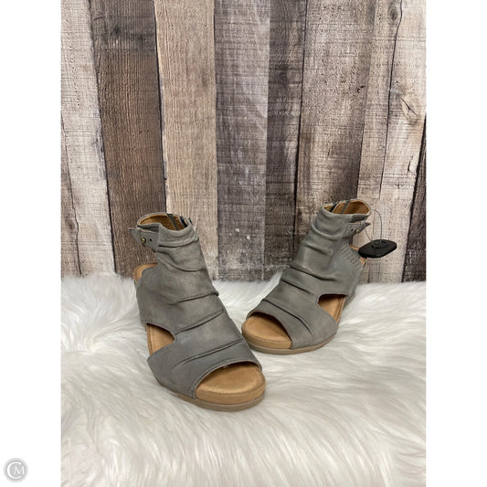 Sandals Heels Wedge By Earth In Taupe, Size: 6.5