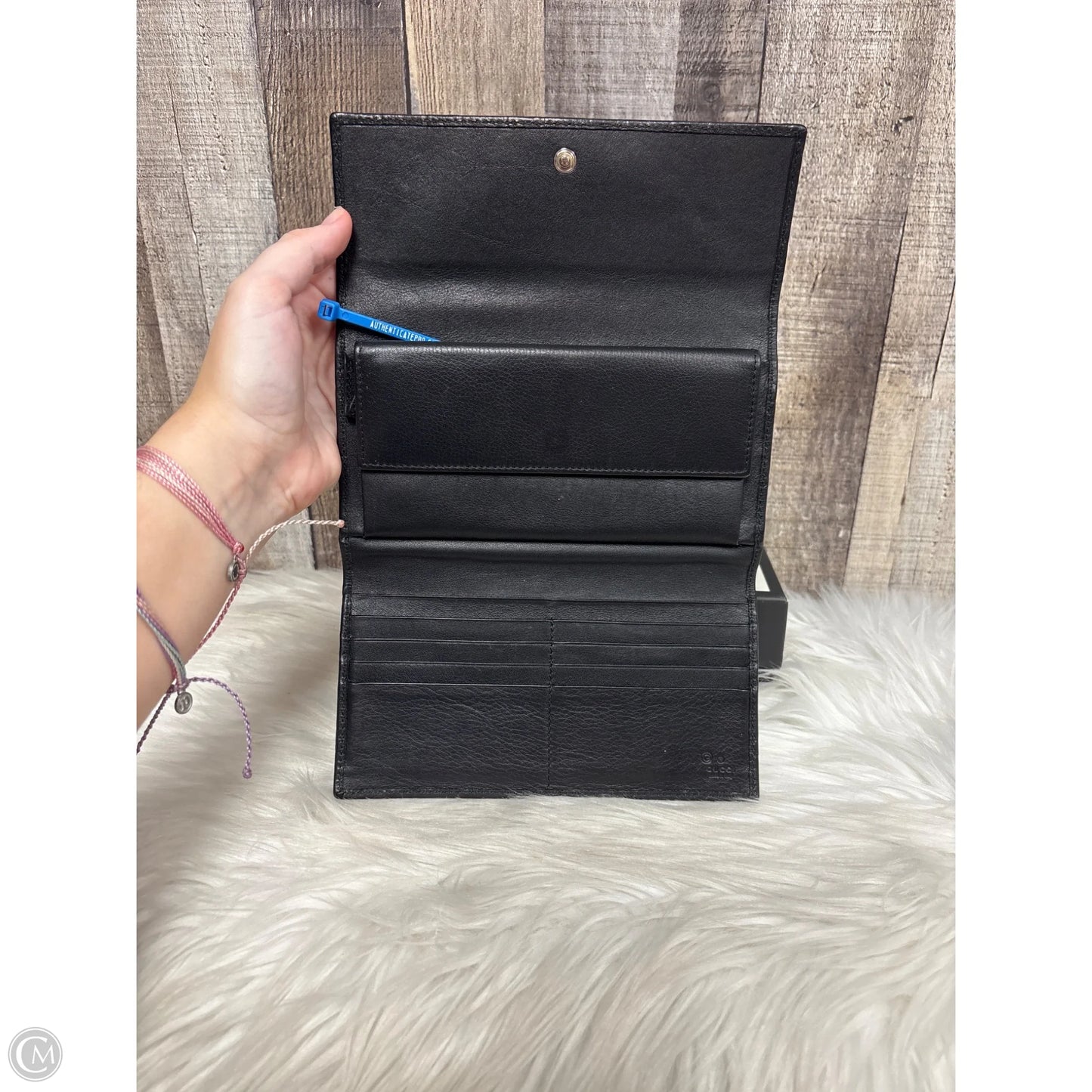 Wallet Luxury Designer By Gucci, Size: Medium
