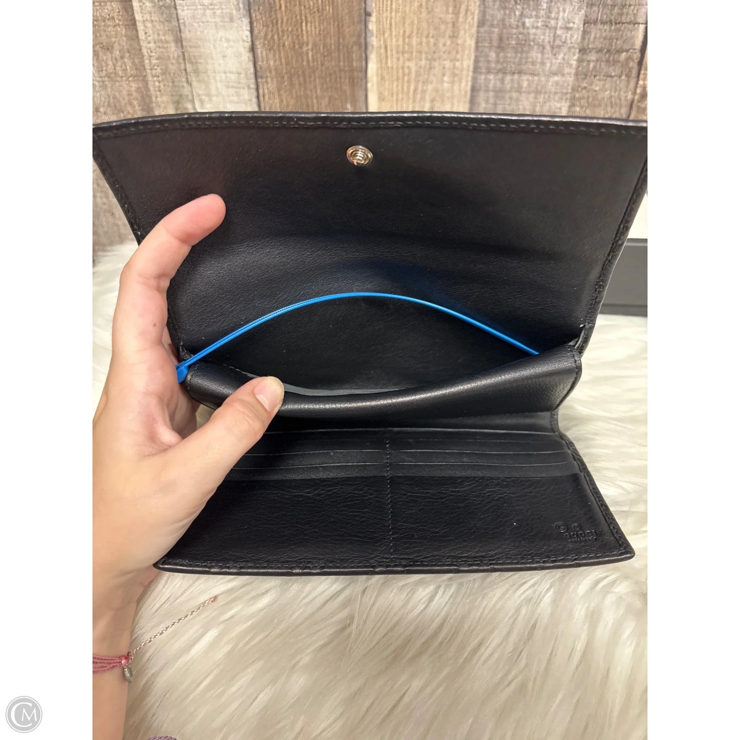 Wallet Luxury Designer By Gucci, Size: Medium