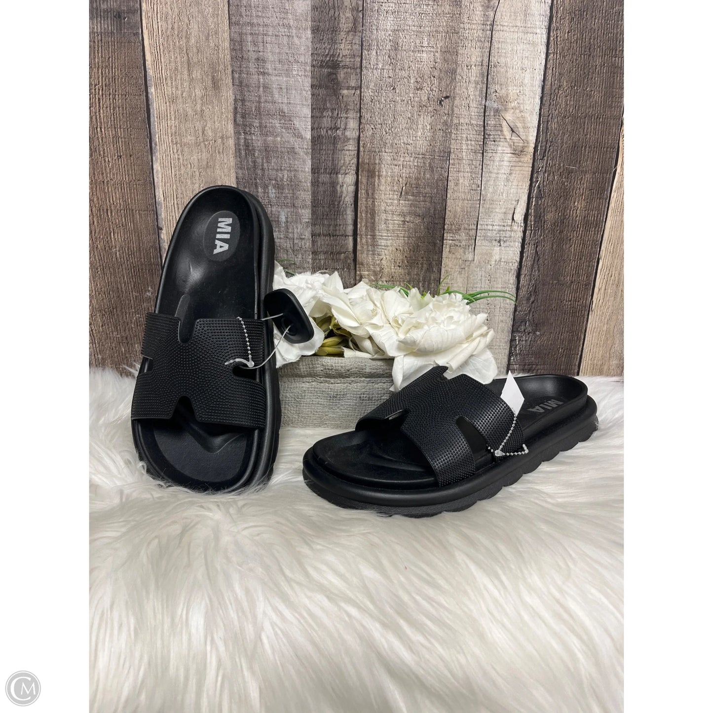 Sandals Flats By Mia In Black, Size: 8