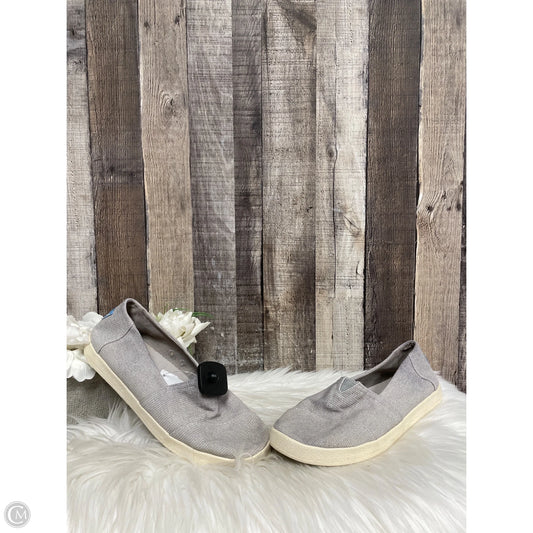 Shoes Flats By Toms In Grey, Size: 10
