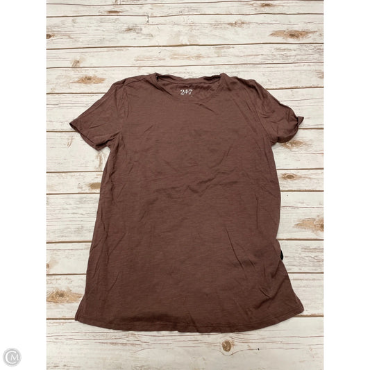 Top Short Sleeve Basic By Maurices In Brown, Size: S