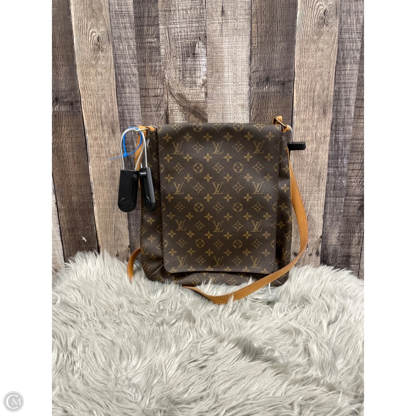 Handbag Luxury Designer By Louis Vuitton, Size: Medium