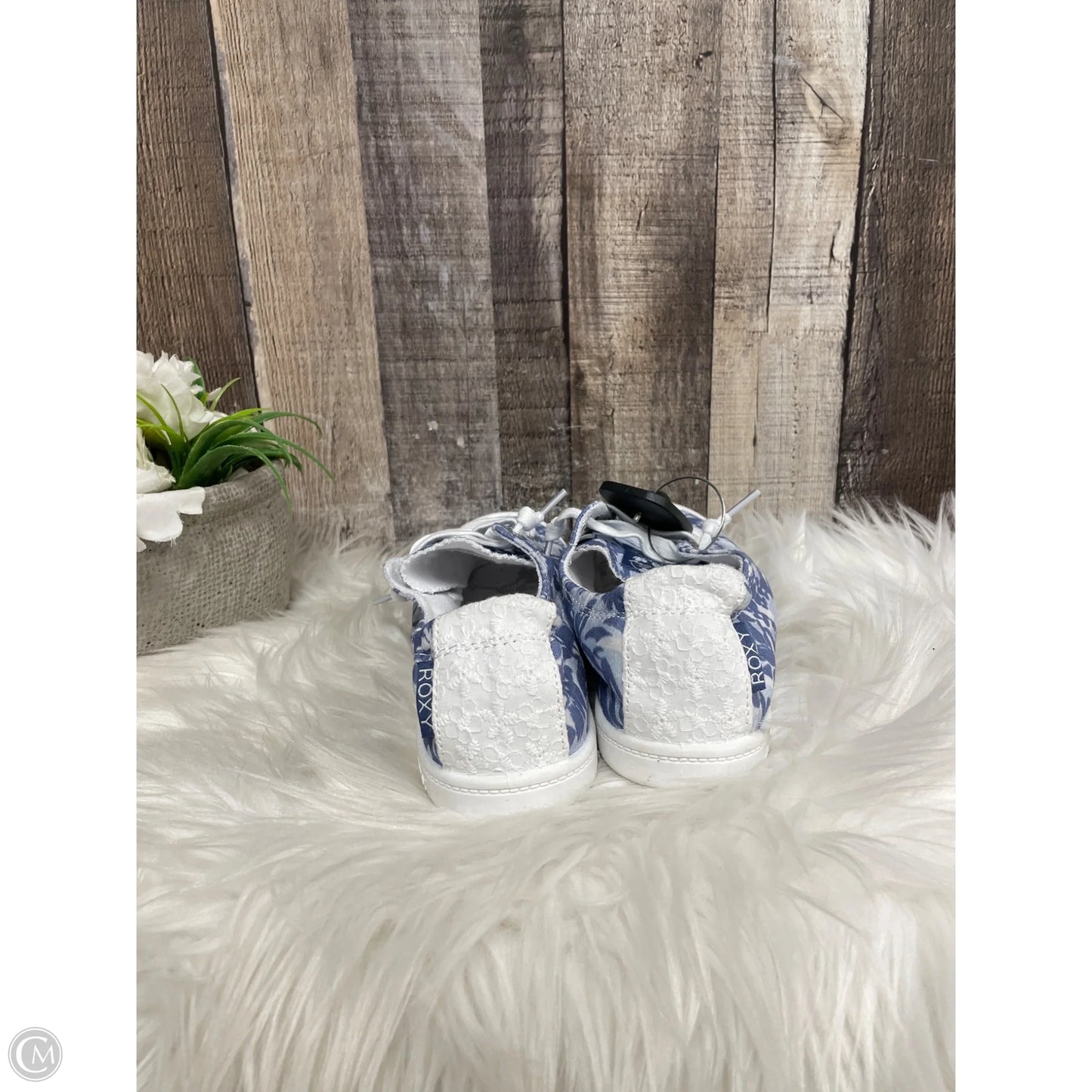 Shoes Sneakers By Roxy In Blue & White, Size: 8