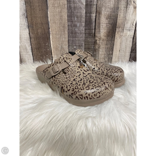 Shoes Flats By Skechers In Animal Print, Size: 10