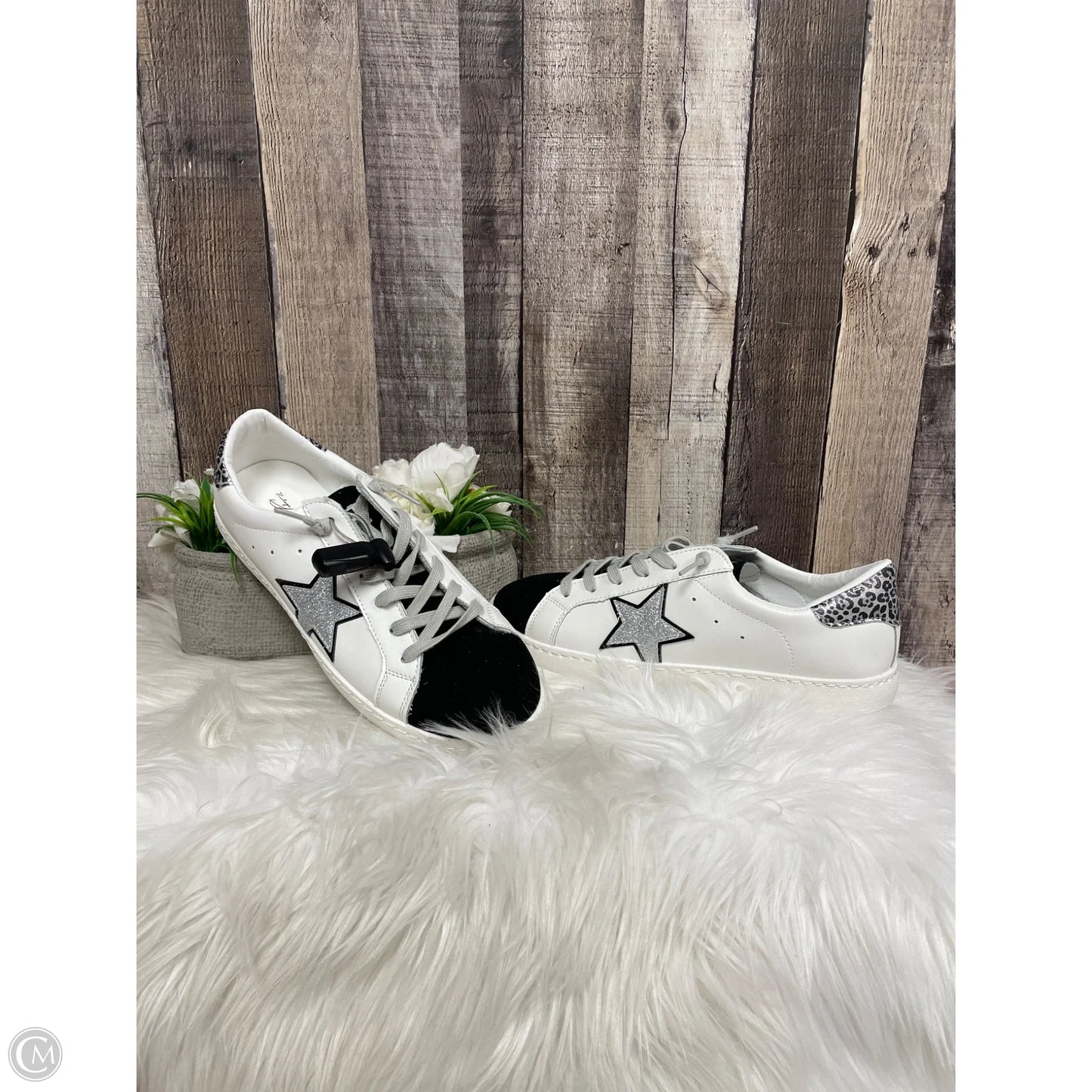 Shoes Sneakers By Vintage Havana In White, Size: 11