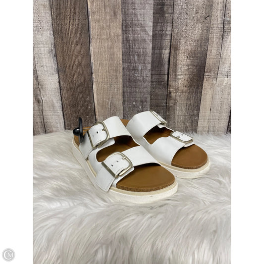 Sandals Flats By Fitflop In White, Size: 8