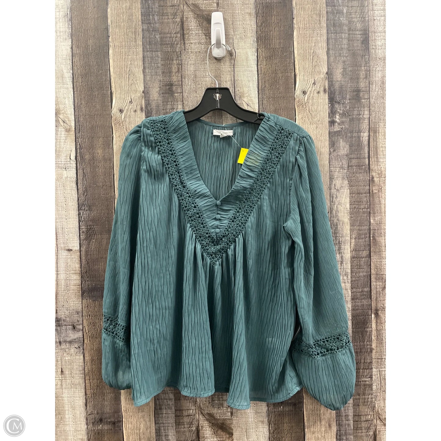 Top Long Sleeve By Maurices In Green, Size: M