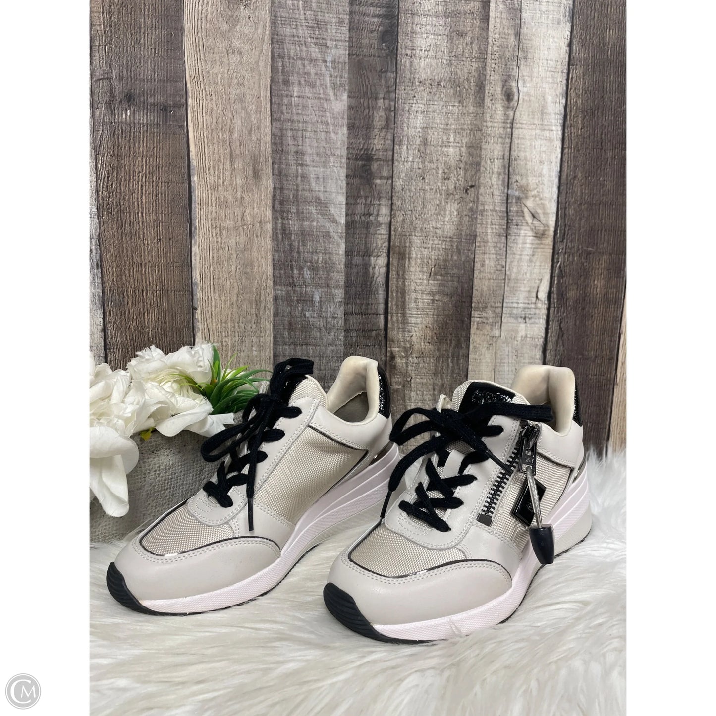 Shoes Sneakers By Dkny In White, Size: 6