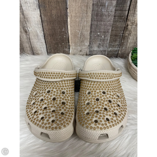 Shoes Flats By Crocs In Gold, Size: 8