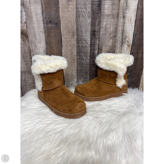 Boots Ankle Flats By Cmf In Tan & White, Size: 11