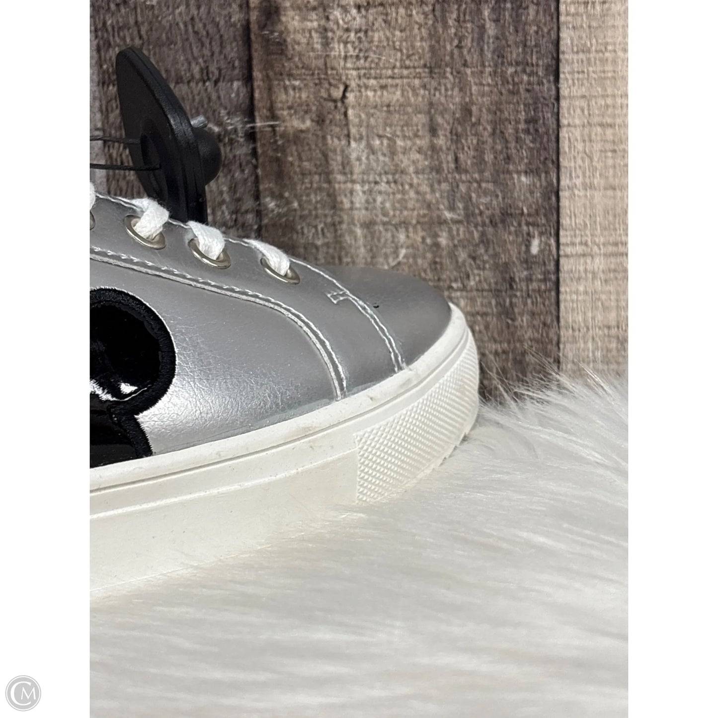 Shoes Sneakers By Disney In Silver, Size: 8