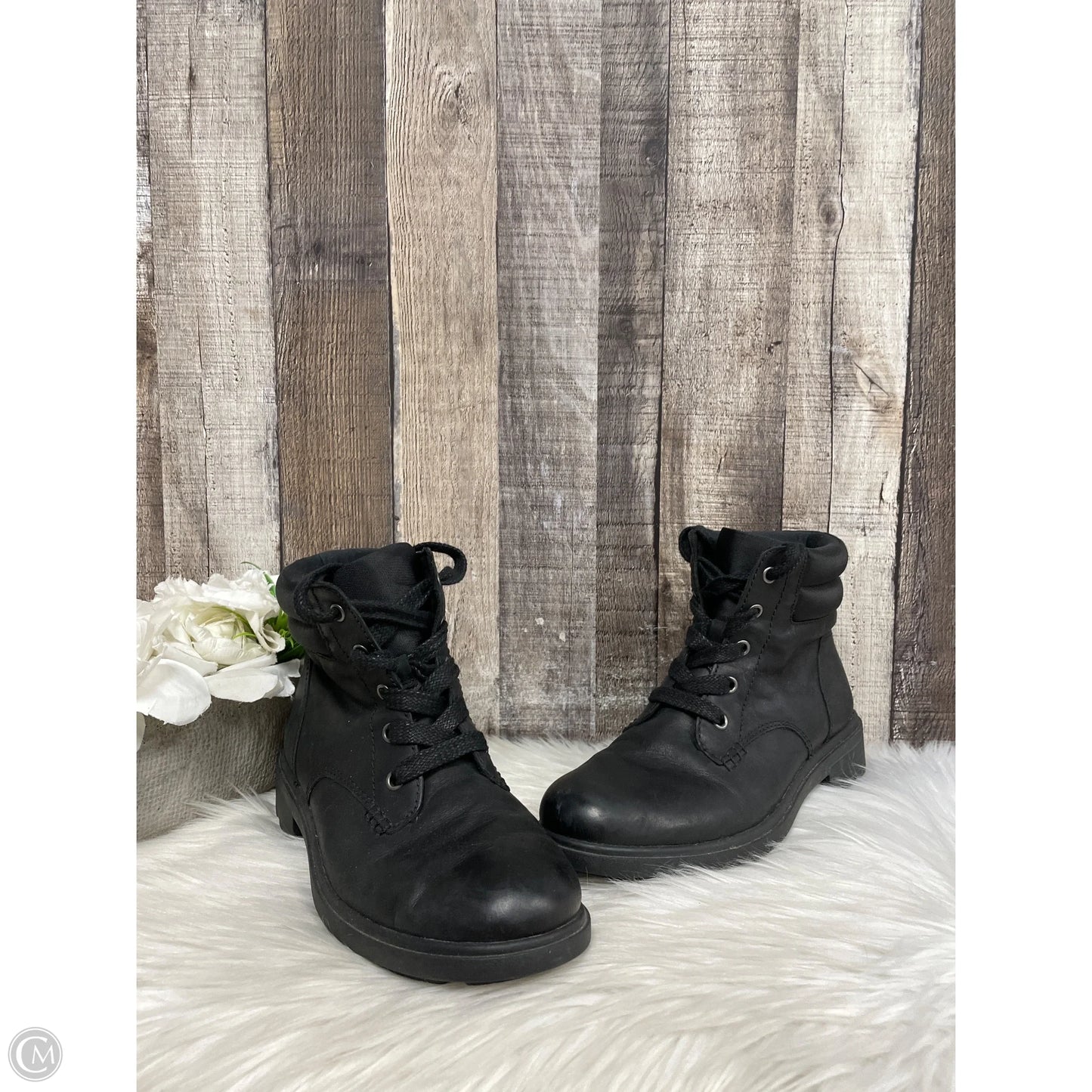 Boots Designer By Ugg In Black, Size: 8
