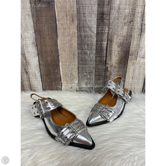 Shoes Flats By Cmf In Silver, Size: 6