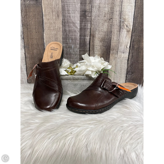 Shoes Flats By Clarks In Brown, Size: 9