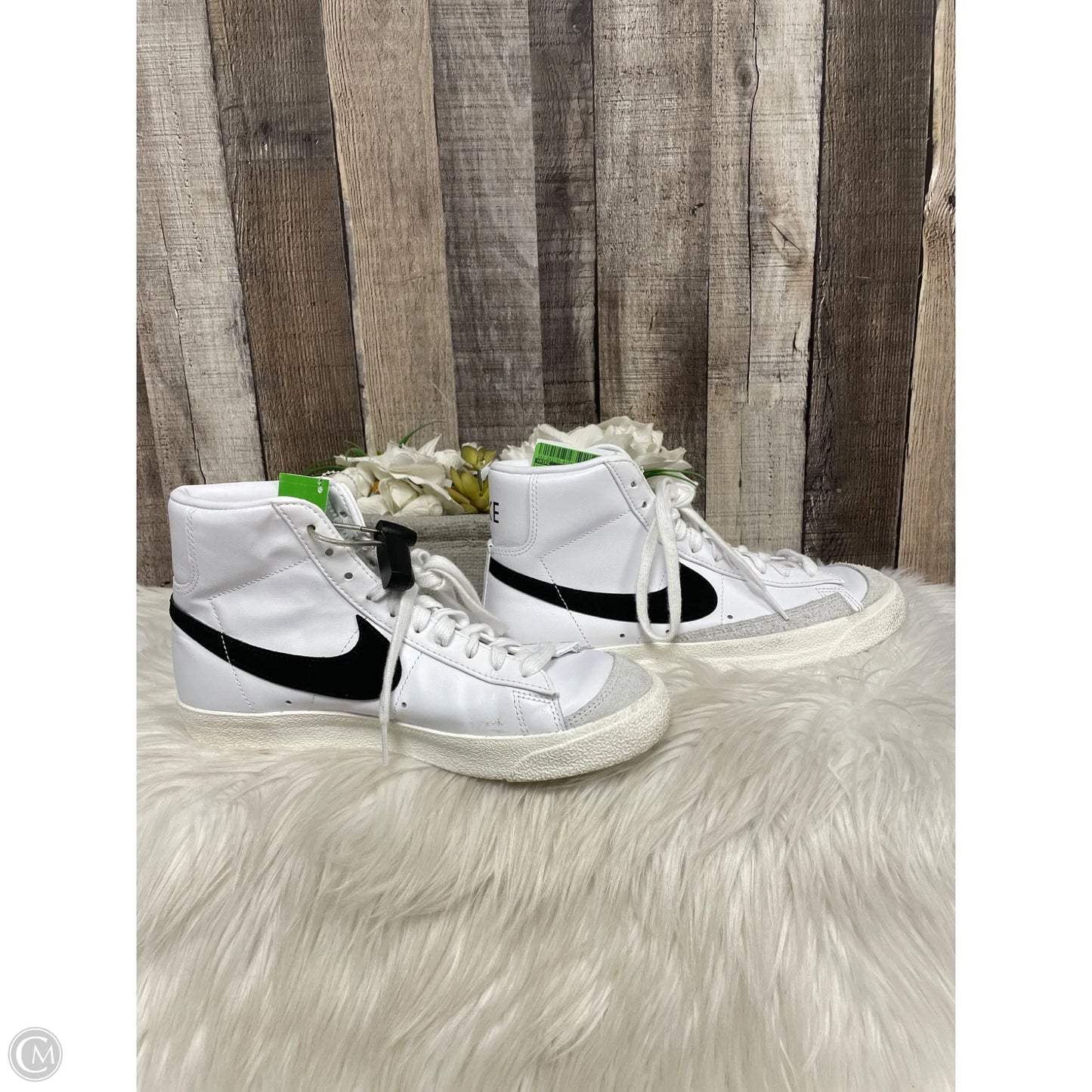 Shoes Athletic By Nike In White, Size: 8.5