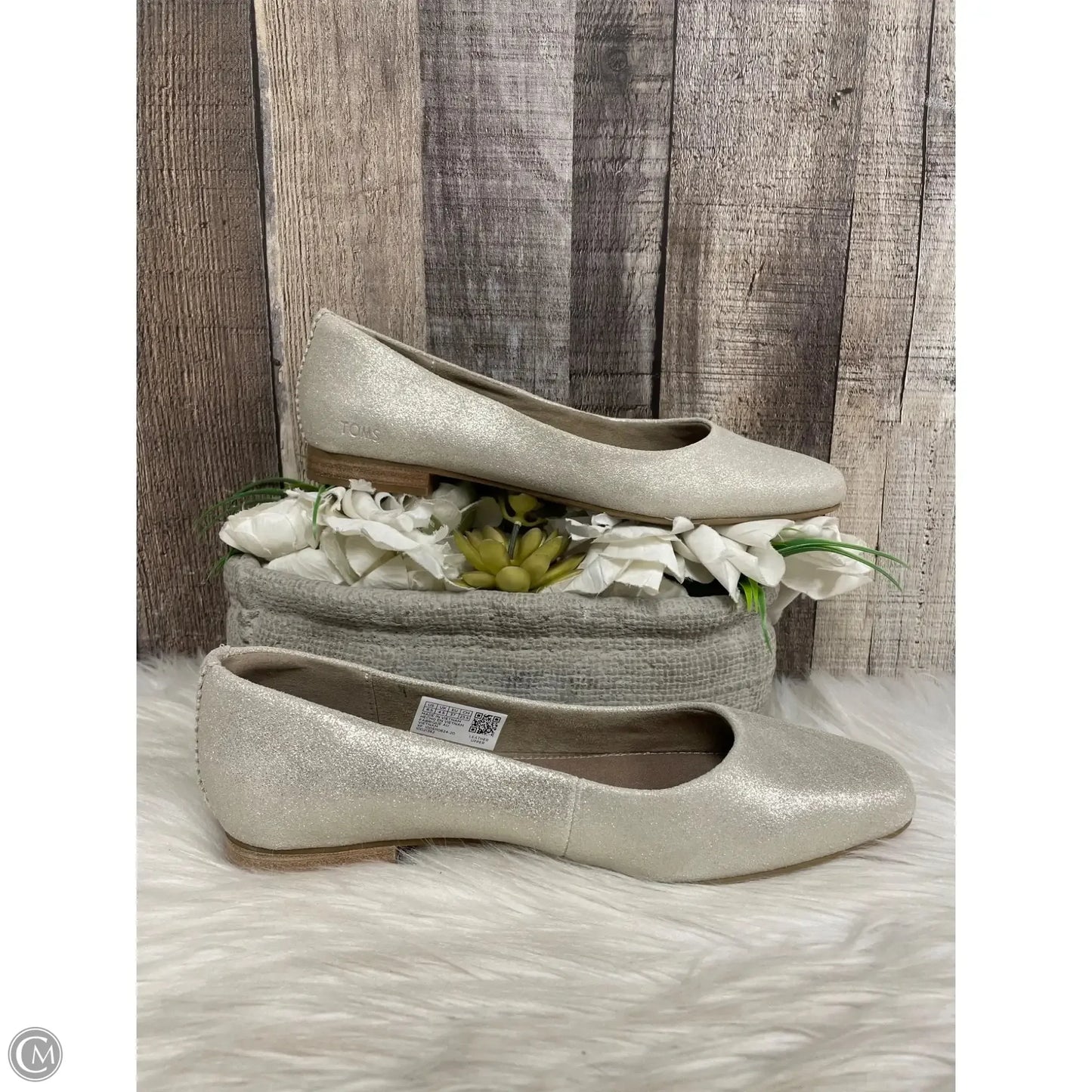 Shoes flats By Toms In Gold, Size: 6.5