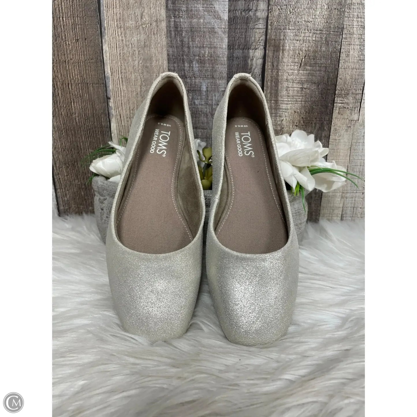 Shoes flats By Toms In Gold, Size: 6.5