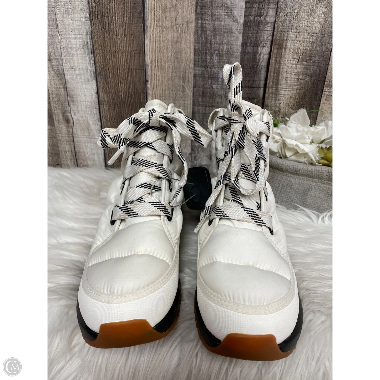 Boots Snow By The North Face In Ivory, Size: 8