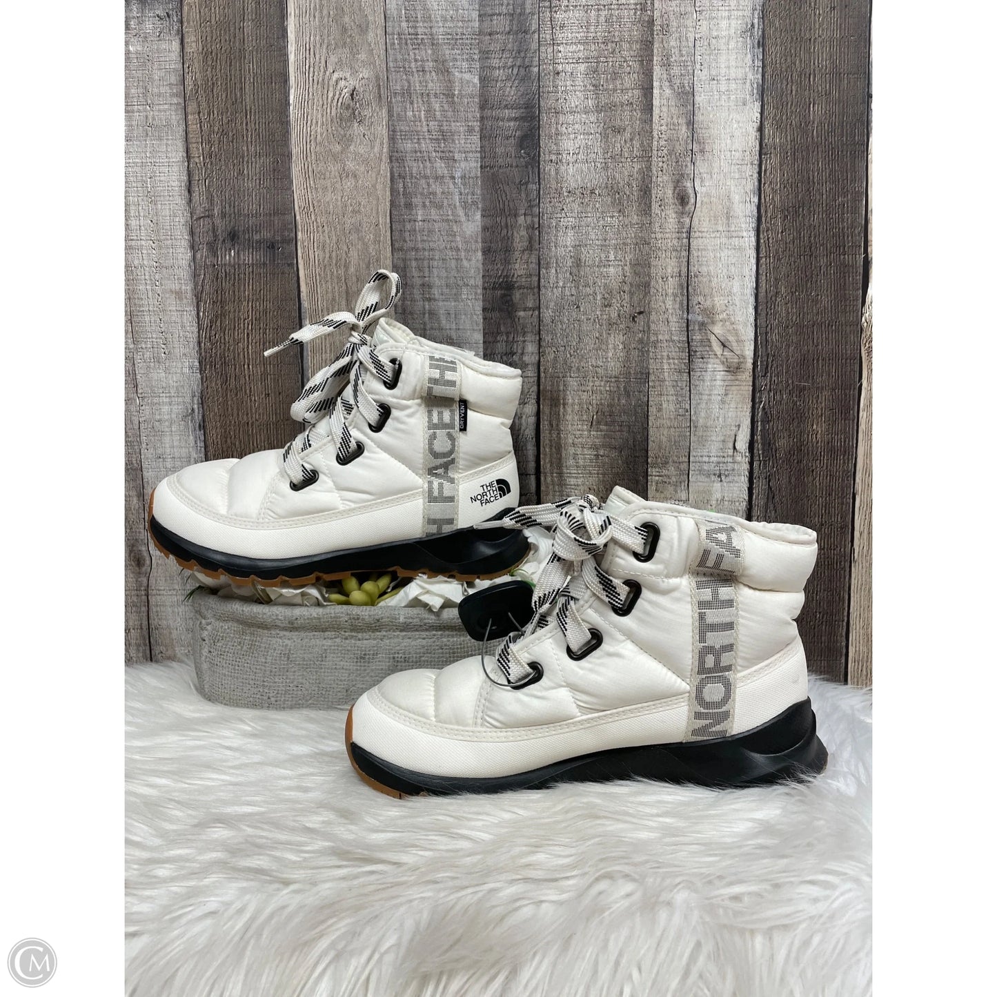 Boots Snow By The North Face In Ivory, Size: 8