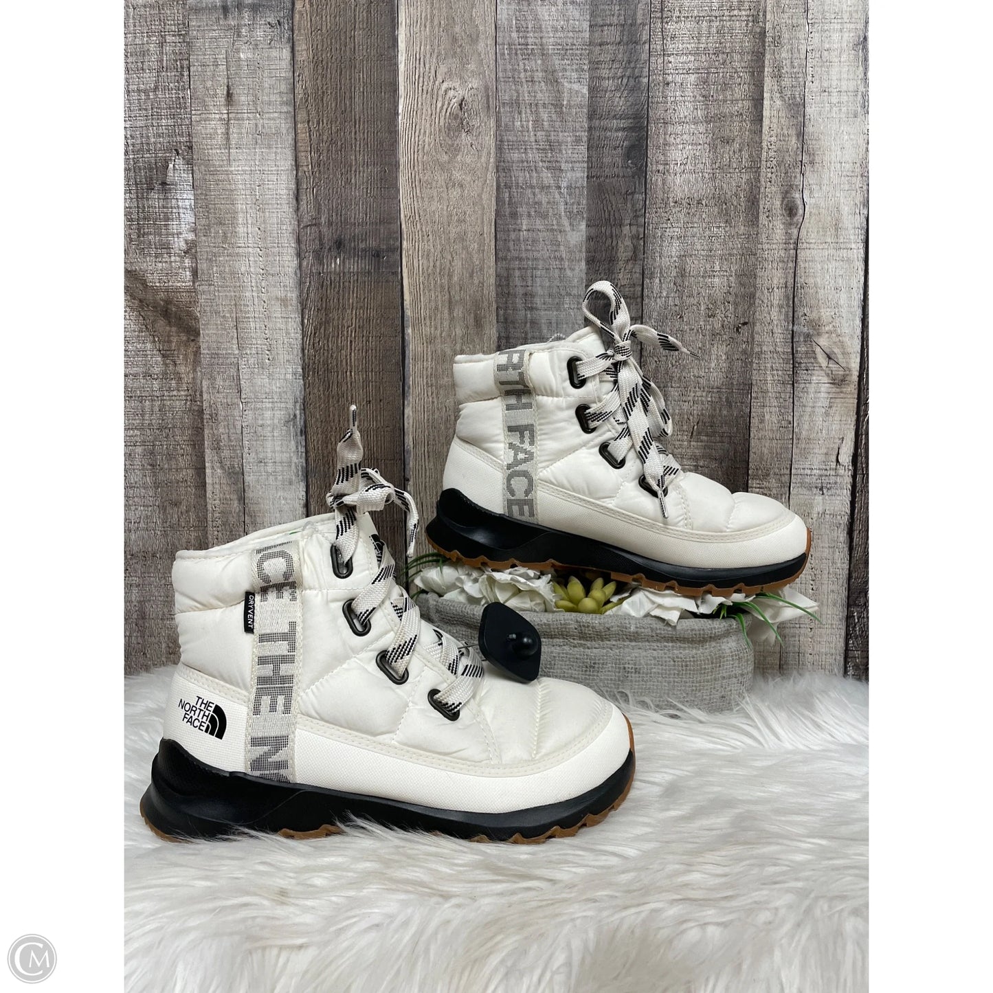 Boots Snow By The North Face In Ivory, Size: 8