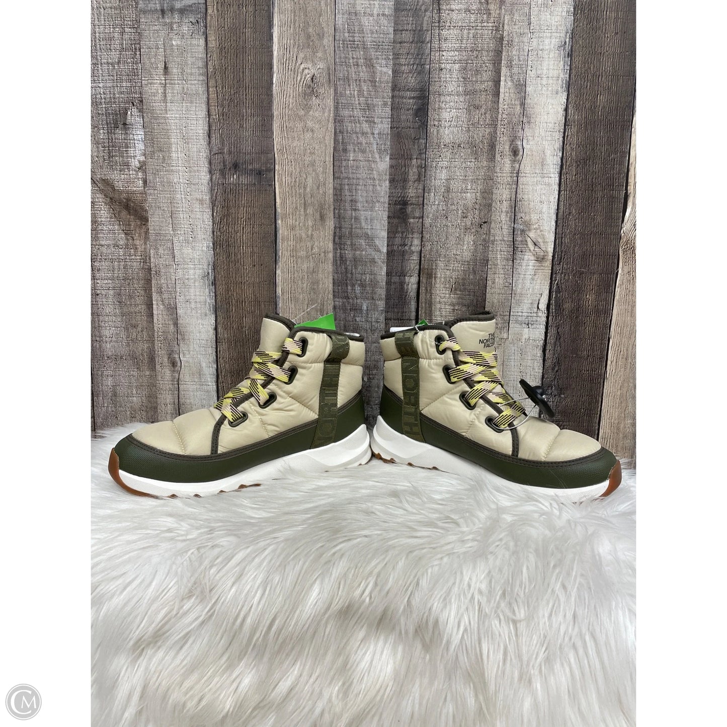 Boots Snow By The North Face In Green, Size: 9