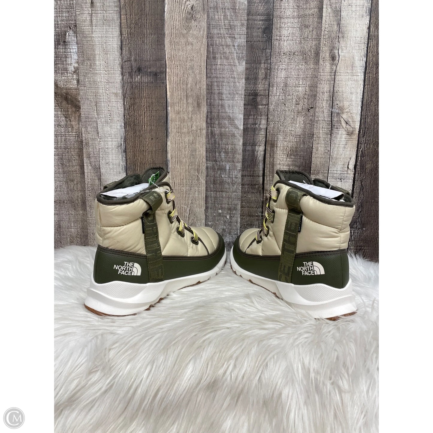 Boots Snow By The North Face In Green, Size: 9