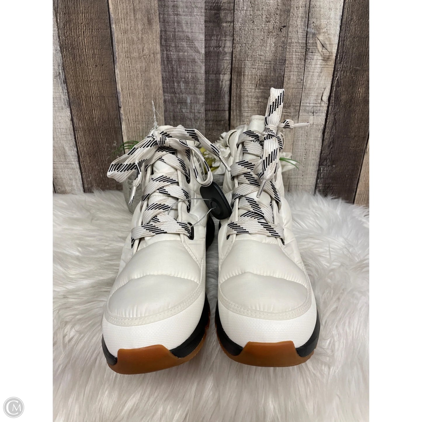 Boots Snow By The North Face In Ivory, Size: 11