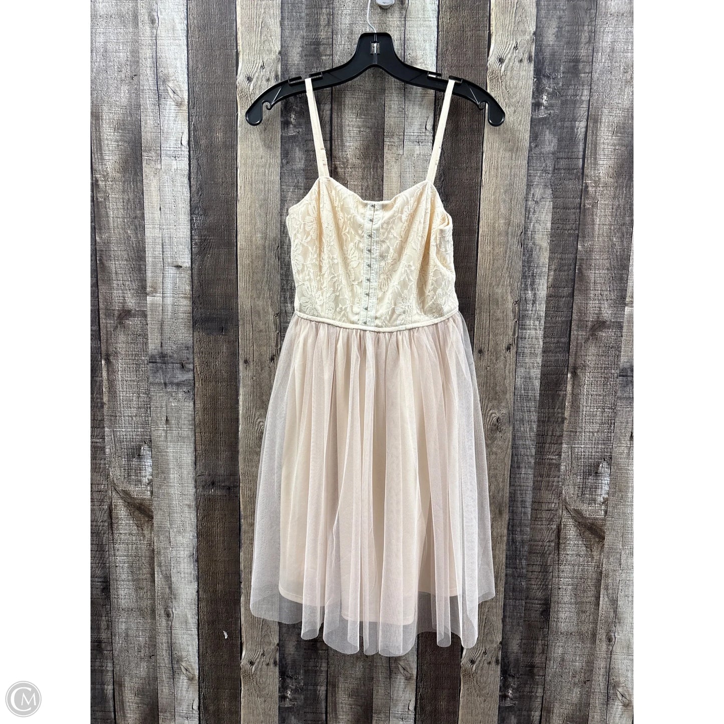 Dress Casual Short By Xhilaration In Beige, Size: M