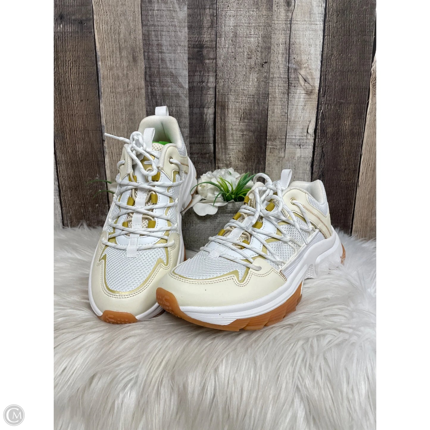 Shoes Athletic By Cme In White, Size: 9