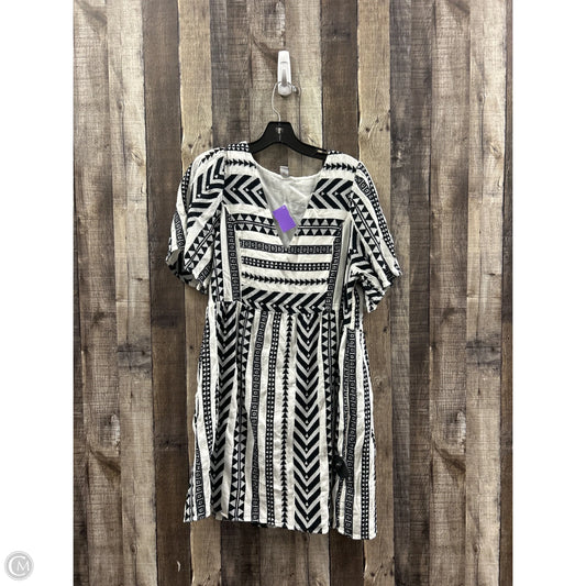 Dress Casual Short By Old Navy In Black & White, Size: L