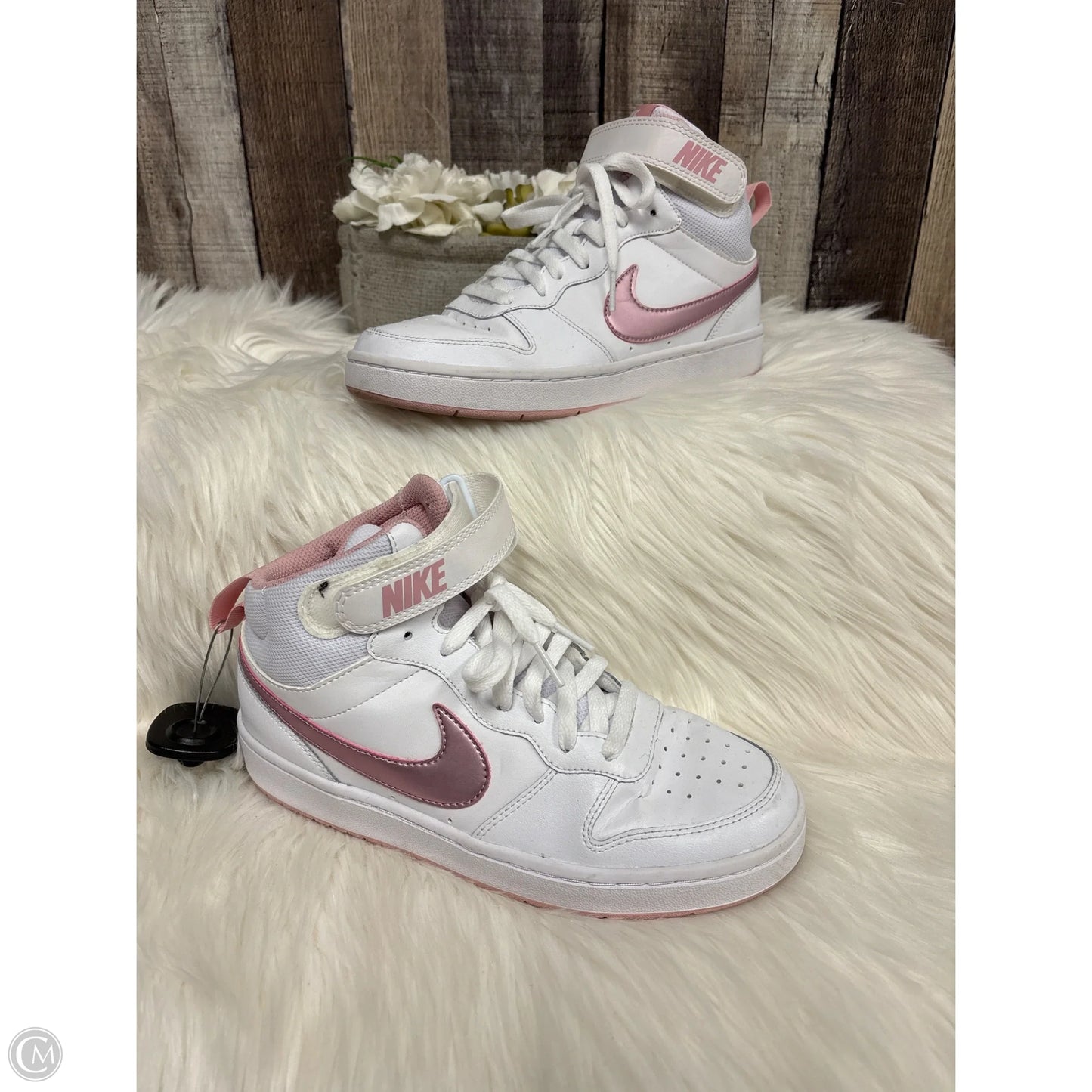 Shoes Athletic By Nike In White, Size: 8
