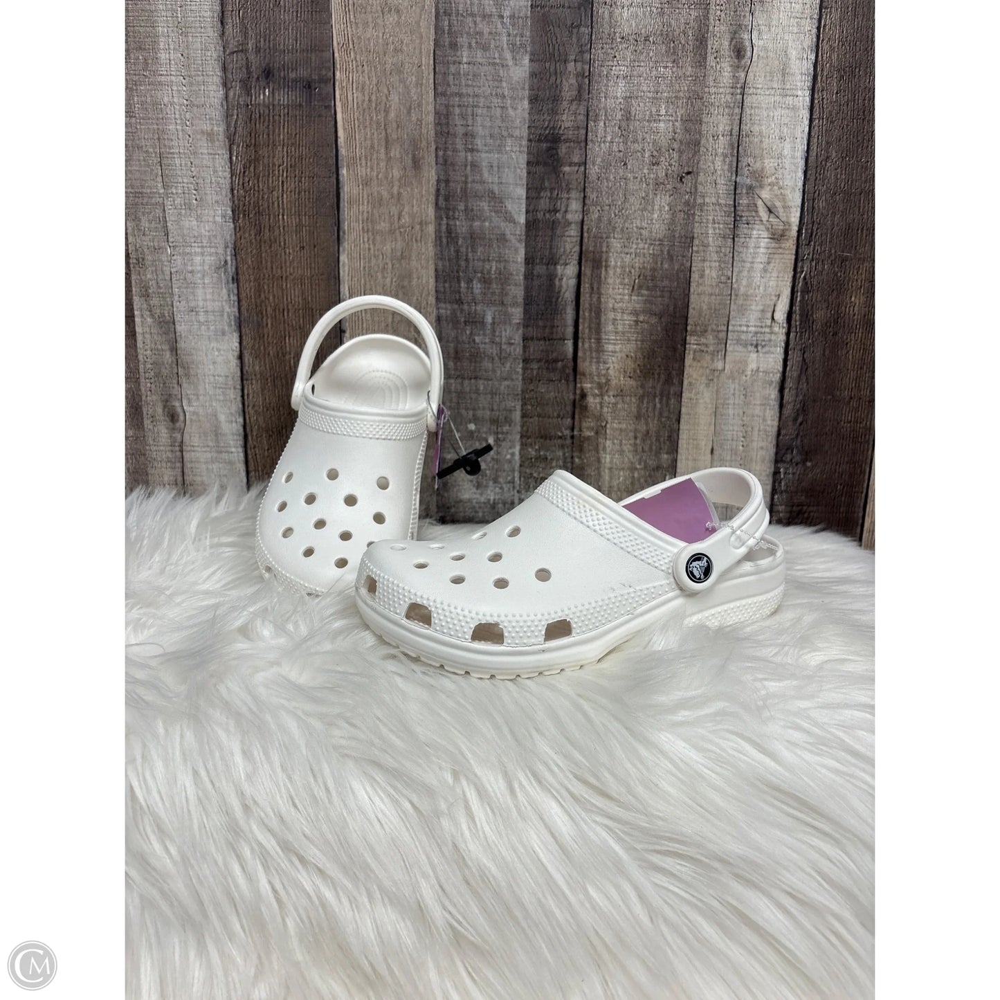 Shoes Flats By Crocs In White, Size: 7