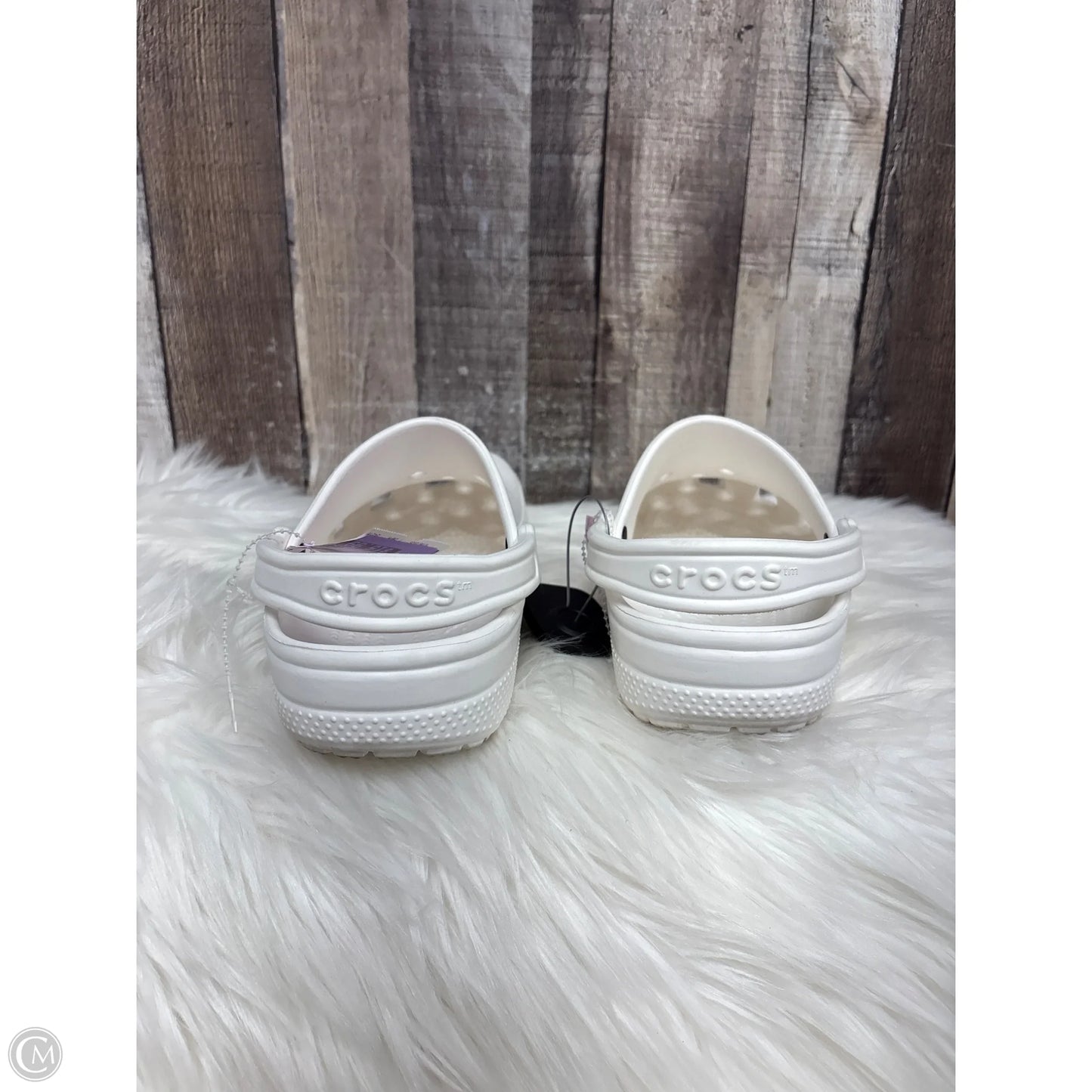 Shoes Flats By Crocs In White, Size: 7