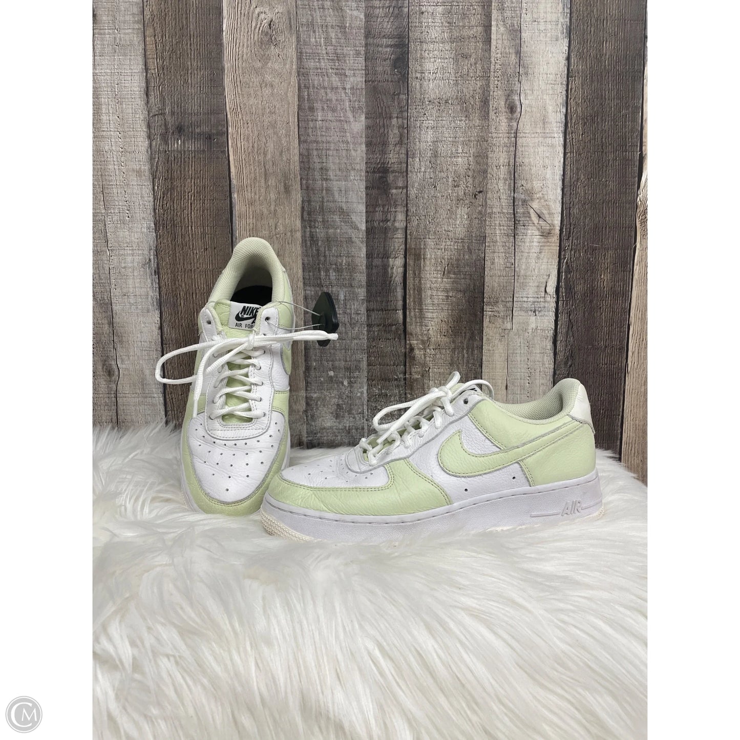 Shoes Athletic By Nike In Green & White, Size: 8