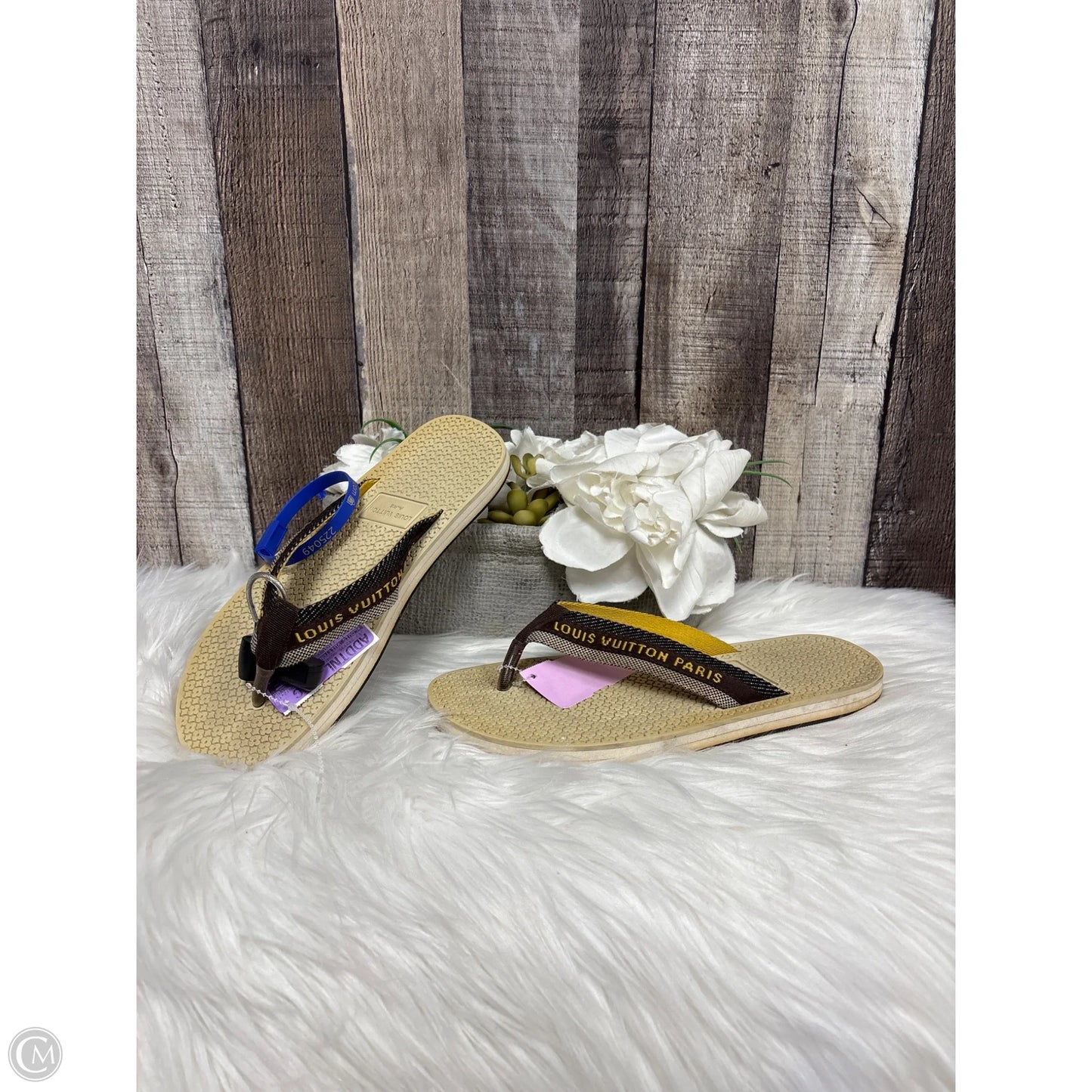 Sandals Luxury Designer By Louis Vuitton In Beige, Size: 7