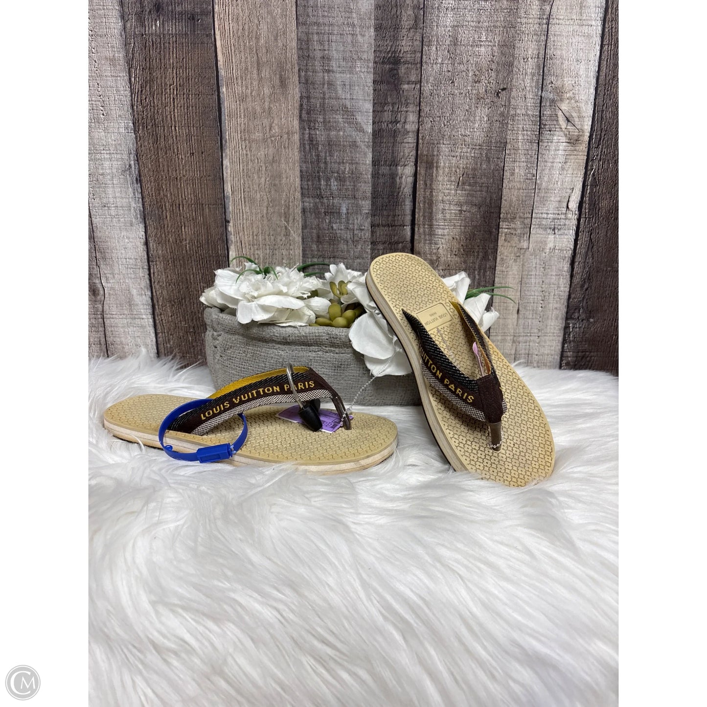 Sandals Luxury Designer By Louis Vuitton In Beige, Size: 7
