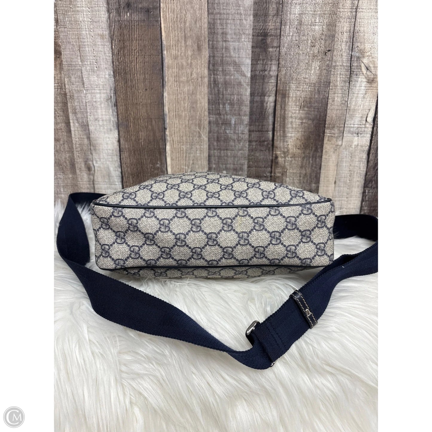 Crossbody Luxury Designer By Gucci, Size: Large