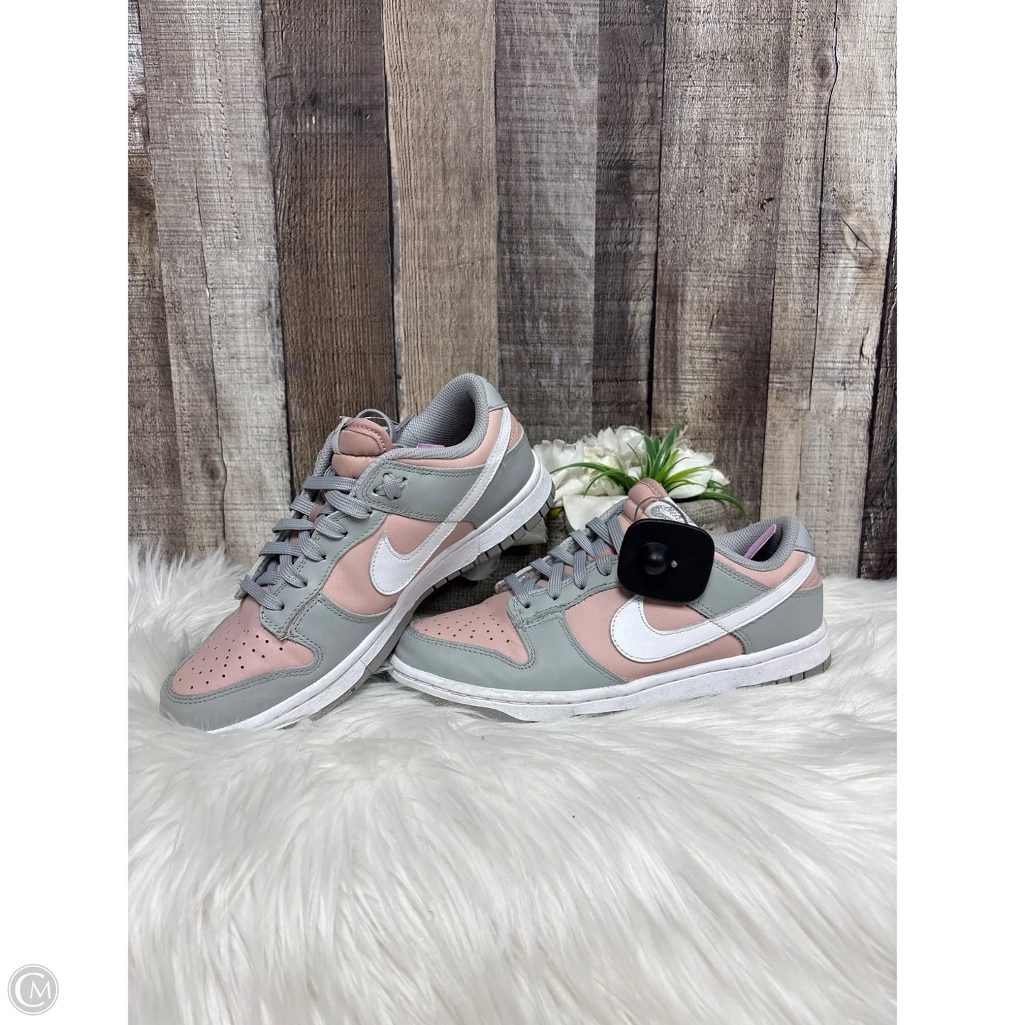 Shoes Athletic By Nike In Grey & Pink, Size: 7