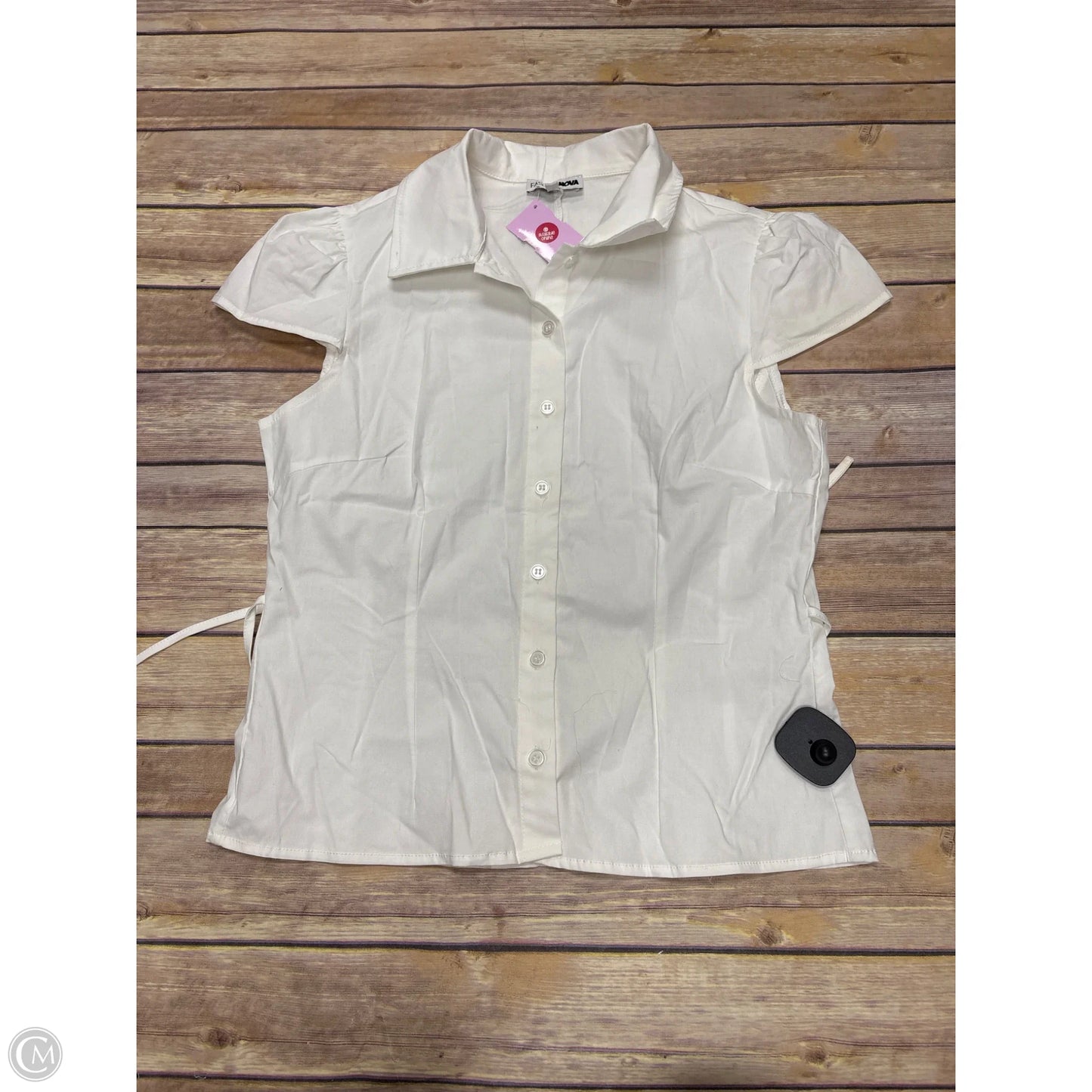 Top Short Sleeve By Fashion Nova In White, Size: S