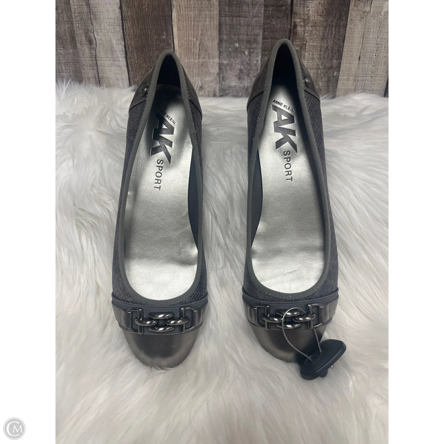 Shoes Flats By Anne Klein In Silver, Size: 11