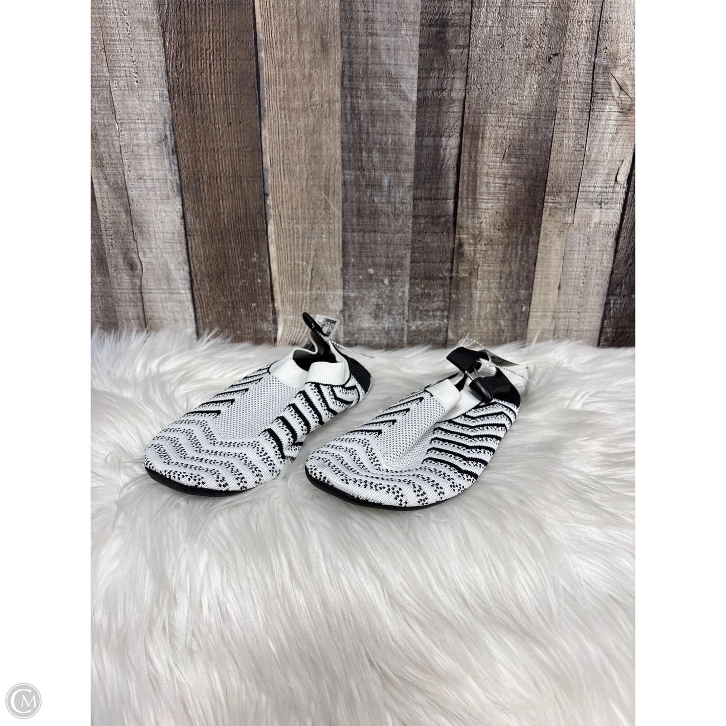 Slippers By Cmf In Black & White, Size: 6