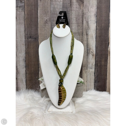 Necklace Pendant By Cmf, Size: 02 Piece Set