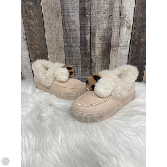 Shoes Flats By Charming Charlie In Beige, Size: 9