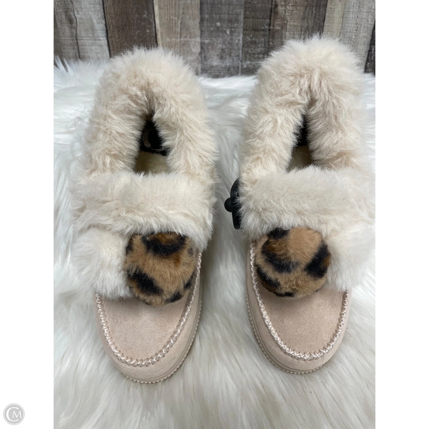 Shoes Flats By Charming Charlie In Beige, Size: 9