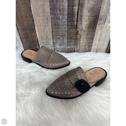 Shoes Flats By Cme In Taupe, Size: 5.5