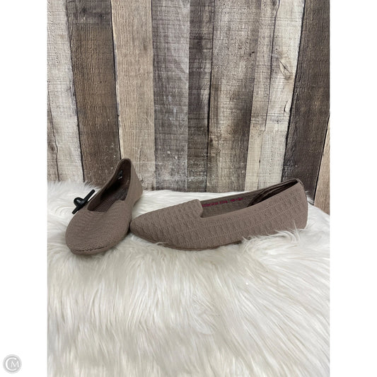 Shoes Flats By Skechers In Tan, Size: 9.5