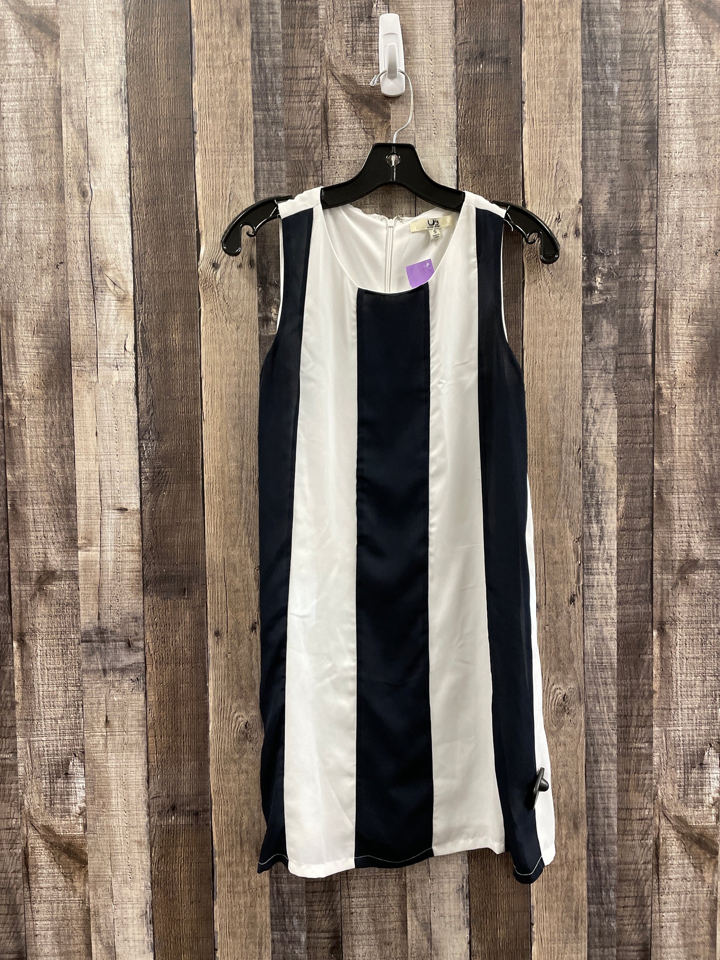 Black & White Dress Casual Short Ya, Size S