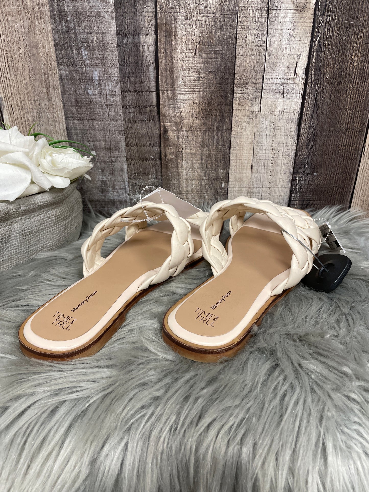 Cream Sandals Flats Time And Tru, Size 10